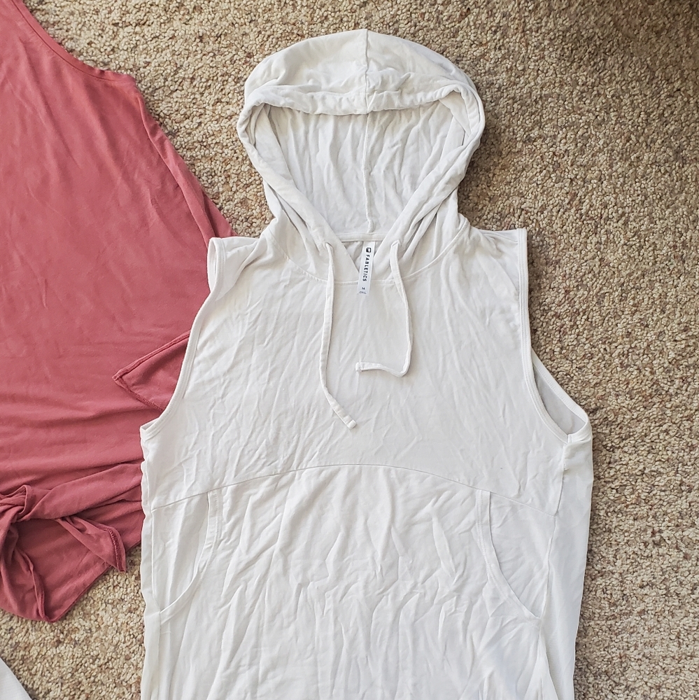 Fabletics Tank Bundle!! - image 5
